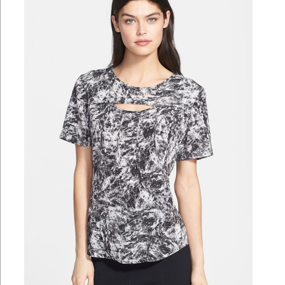 Robbi & Nikki Abstract Seam Detail Top